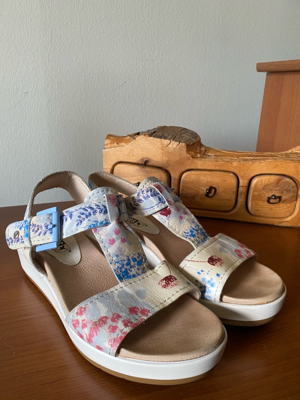 PIKOLINOS Floral T Strap Sandals - Picture 2 of 7